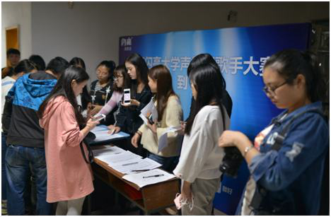 “閃亮大學聲”半決賽引爆校園 ?；ㄐ２荽笳垢韬?/>
			</a>
	    </div>
	
	    <div   id=